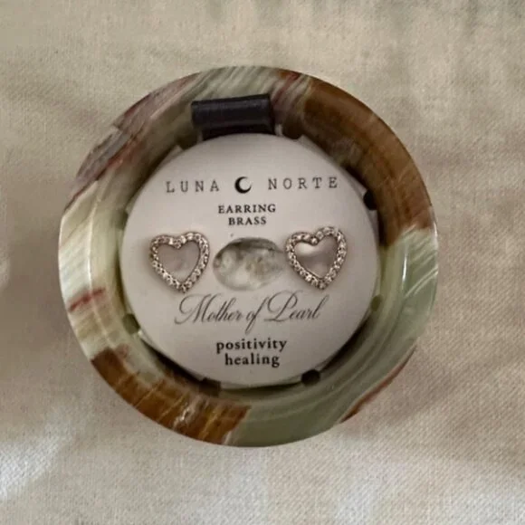 NWT Luna Norte Mother of Pearl Heart Studs with Banded Calcite Box Case & Pouch - Picture 1 of 11